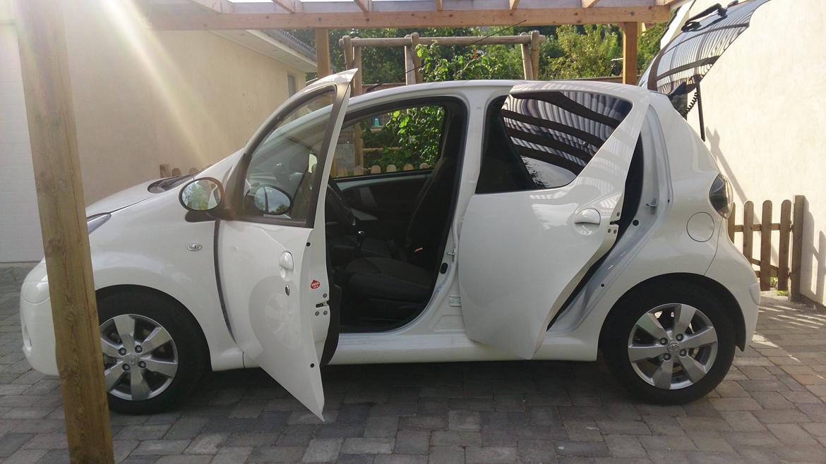 Toyota Aygo - Black & White billede 4