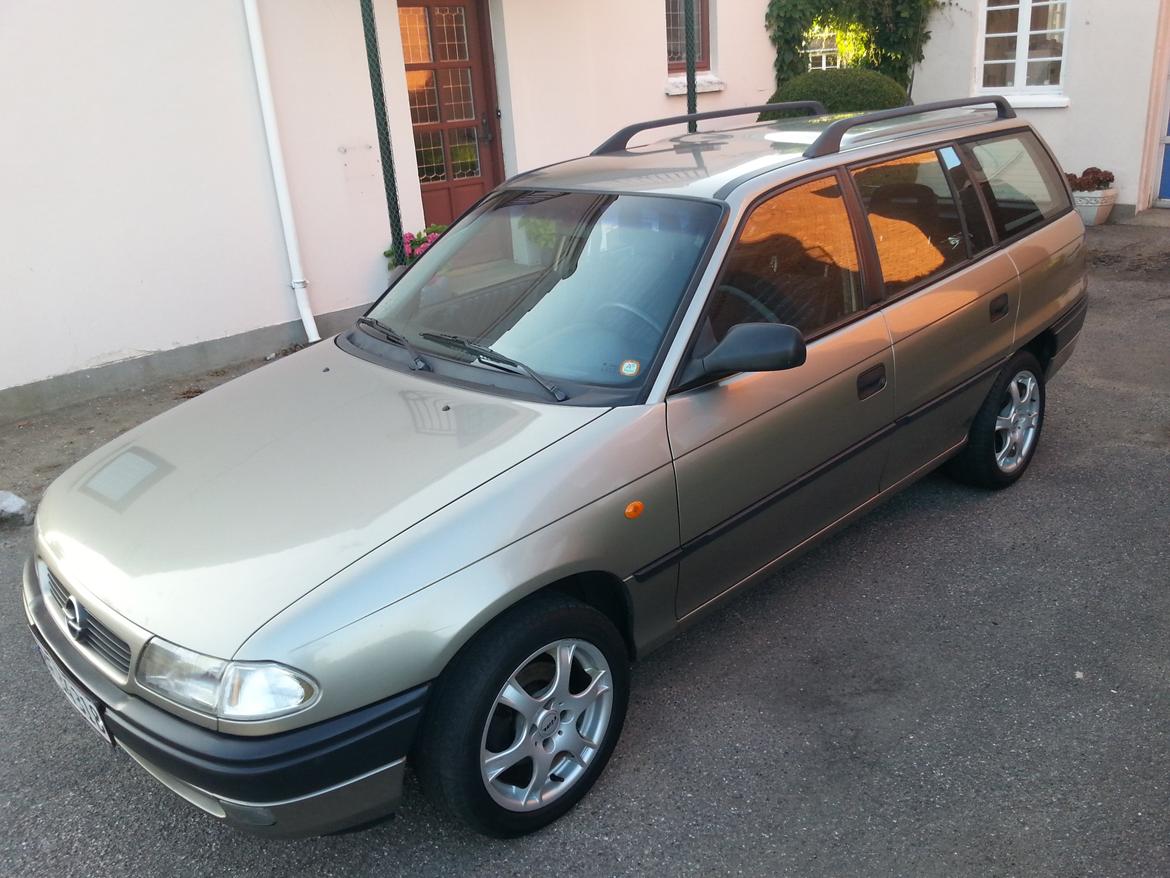 Opel Opel Astra F 1,8 16V Club St.car billede 3