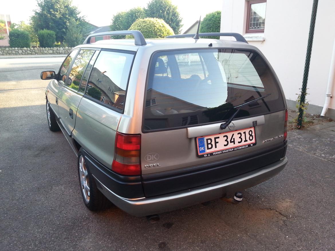 Opel Opel Astra F 1,8 16V Club St.car billede 4