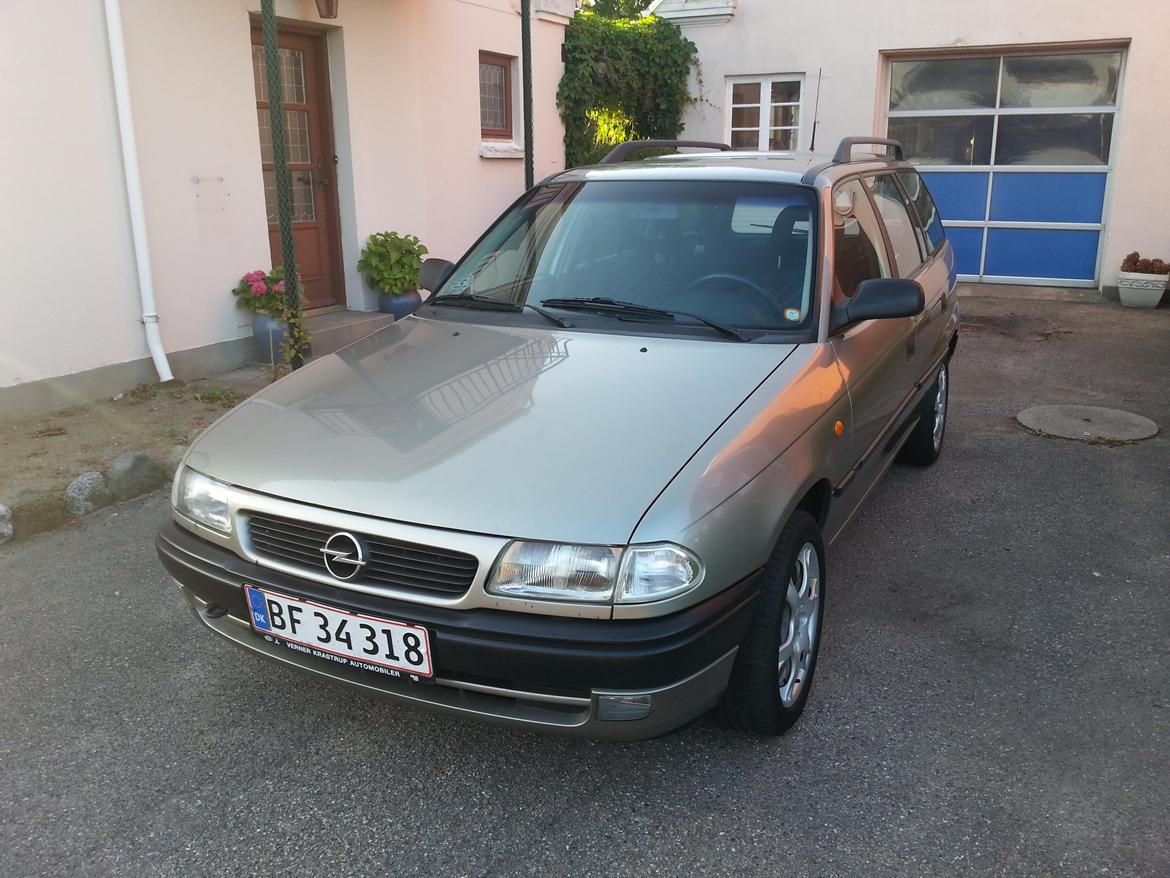 Opel Opel Astra F 1,8 16V Club St.car billede 2