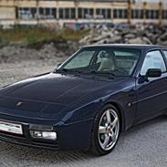 Porsche 944