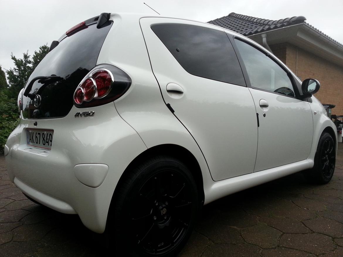 Toyota Aygo Black & White billede 3