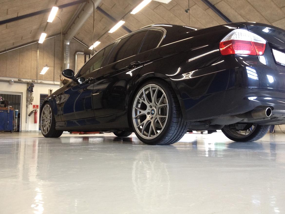 BMW E90 320d billede 4