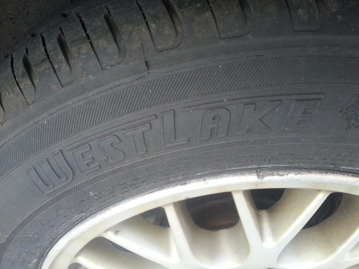 BMW 328i E36 AKA Green Shitskidbox #DØD# - De billige fra T Hansen af bag.. Nøj de laver røg, og spinder i 3 ved acceleration ligeud :/ billede 19