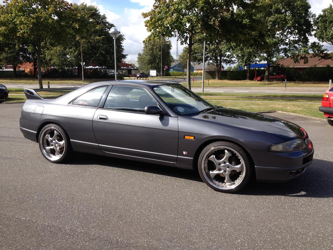 Nissan Skyline R33 GTS-T Born To Race SOLGT billede 1