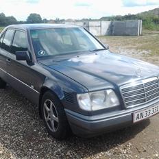 Mercedes Benz E 300 D