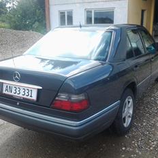 Mercedes Benz E 300 D