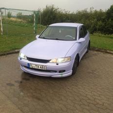 Opel Vectra B 2.5i V6 