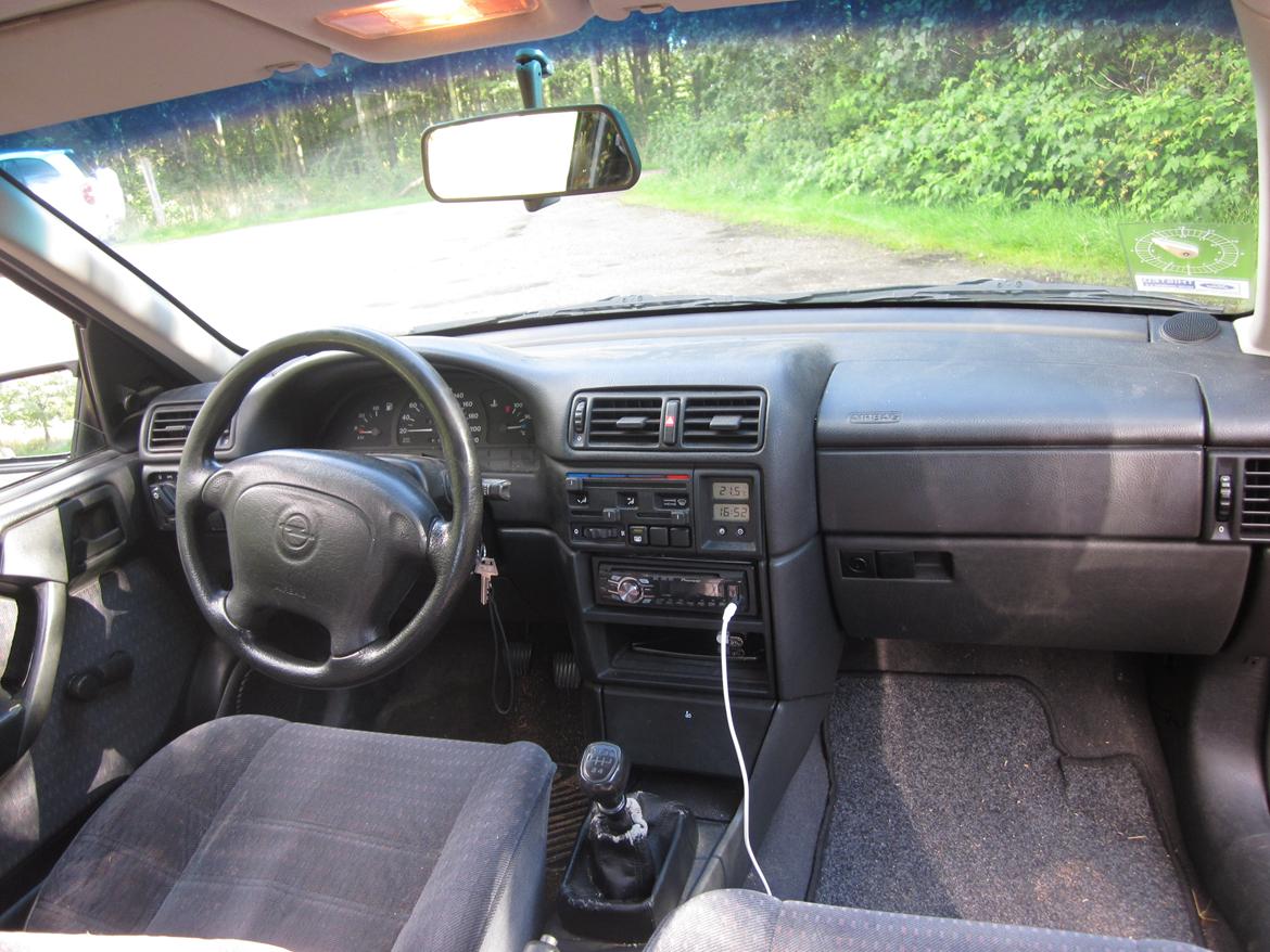 Opel Vectra A 1.8i (SKROTTET)  billede 11
