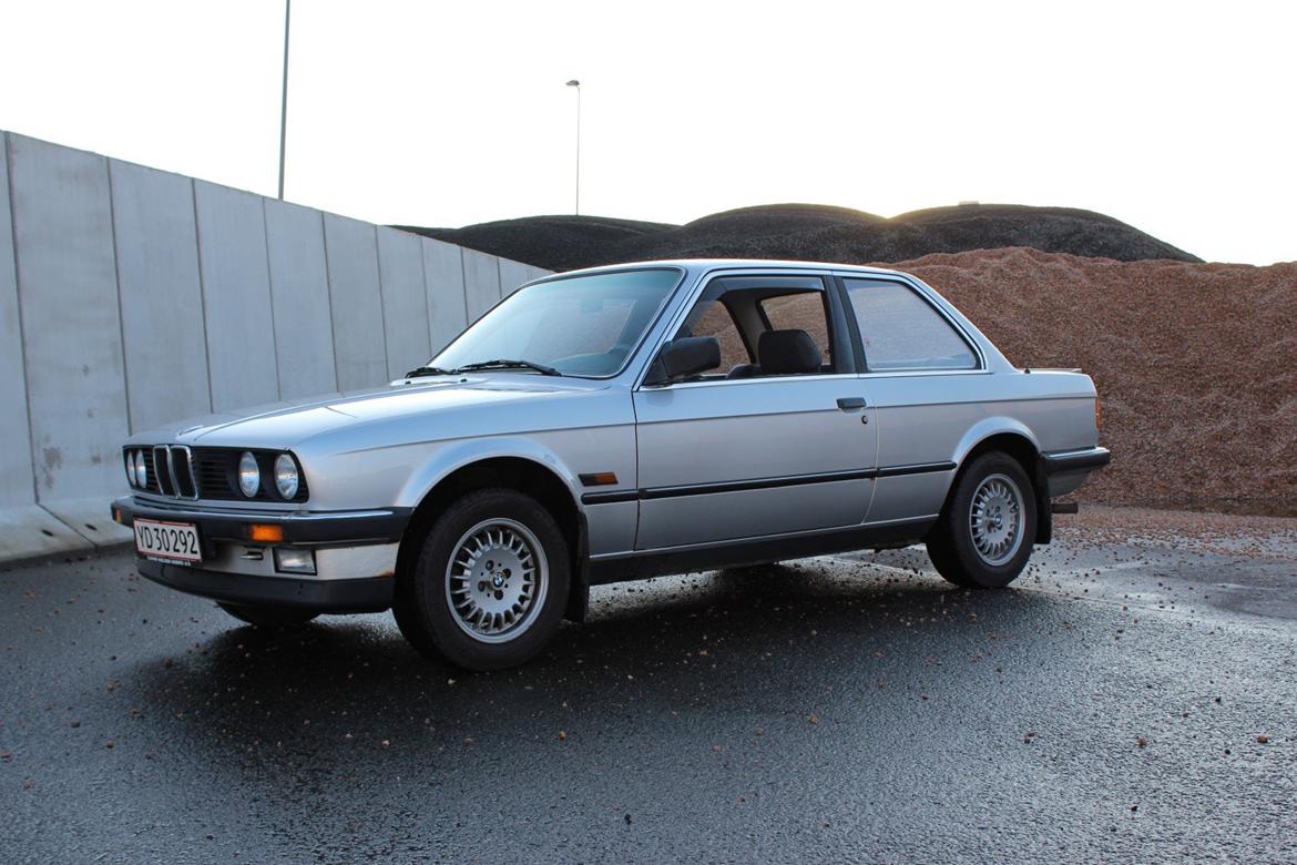BMW E30 320i billede 3