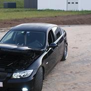 BMW E90 320D