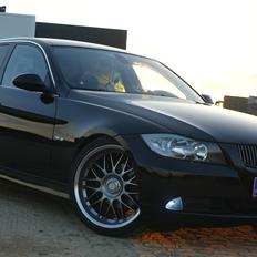 BMW E90 320D