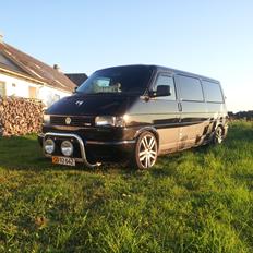 VW Transporter T4 2.5 TDI Balkan Party Bus