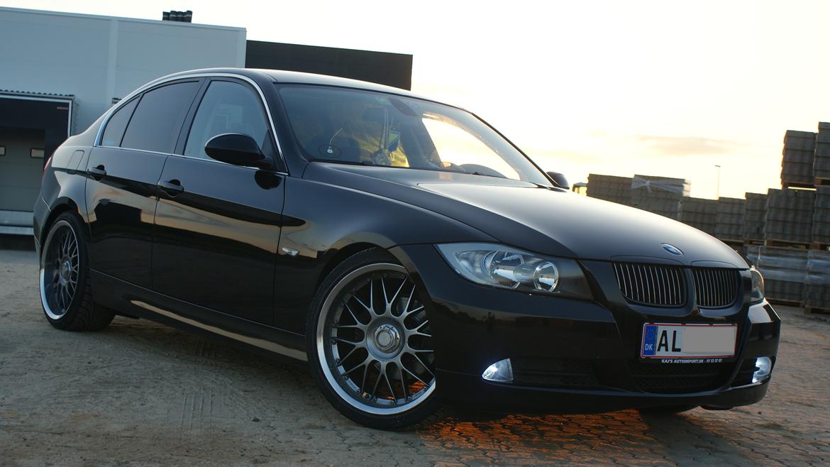 BMW E90 320D billede 1