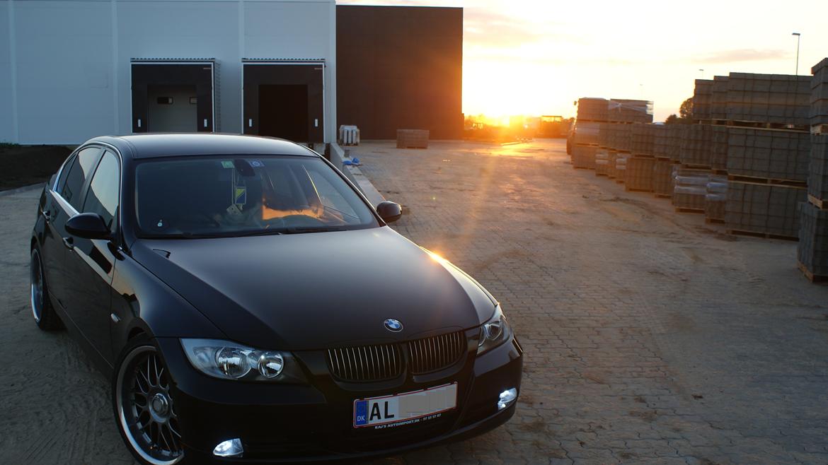 BMW E90 320D billede 2