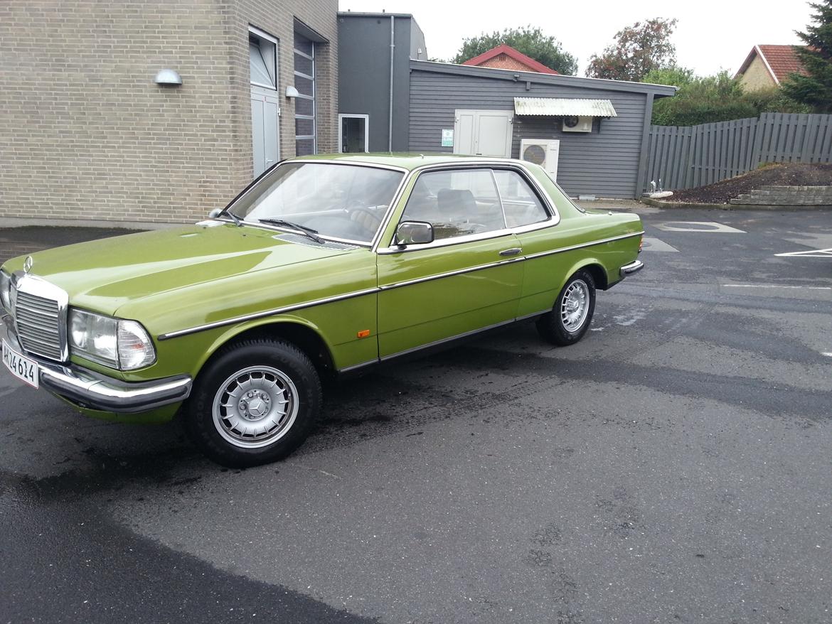 Mercedes Benz w123 230c billede 7