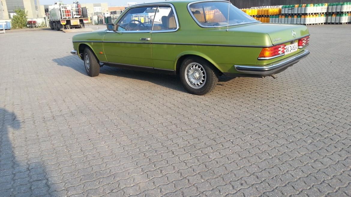 Mercedes Benz w123 230c billede 9