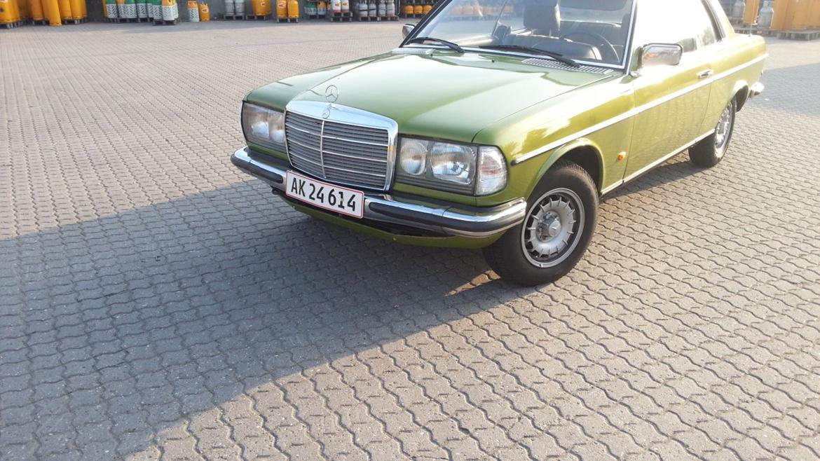 Mercedes Benz w123 230c billede 13