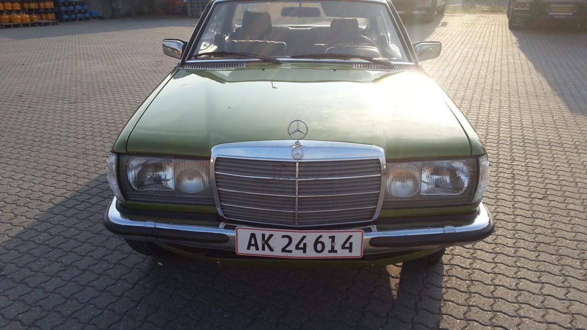 Mercedes Benz w123 230c billede 16