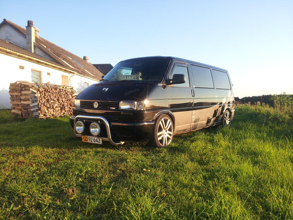 VW Transporter T4 2.5 TDI Balkan Party Bus billede 1