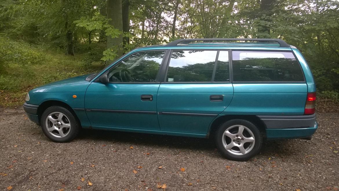 Opel Astra 1.8 16v Caravan billede 2