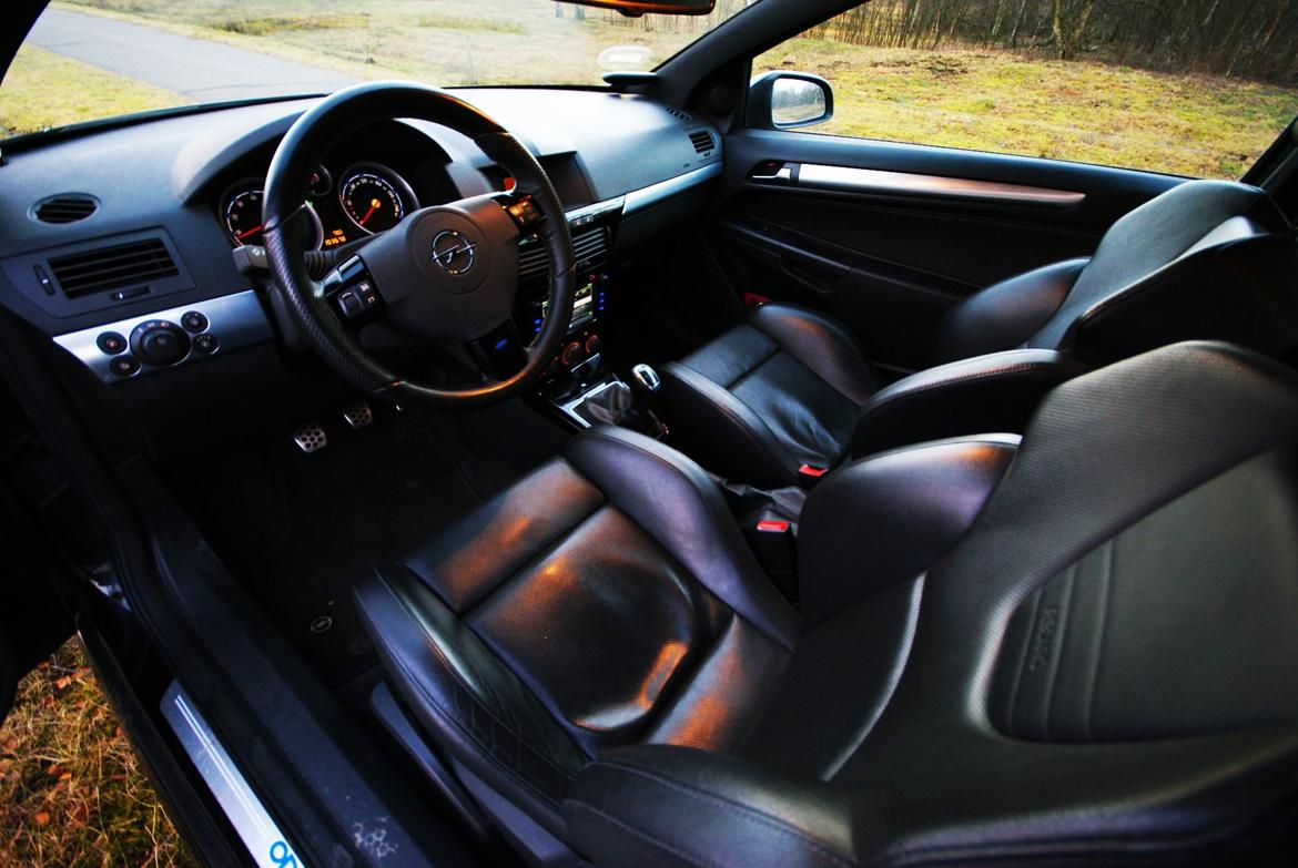 Opel Astra GTC OPC billede 11