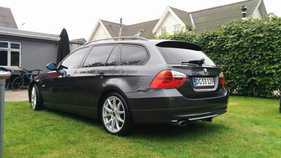 BMW 320d touring billede 4