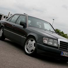 Mercedes Benz W124 300 E-24