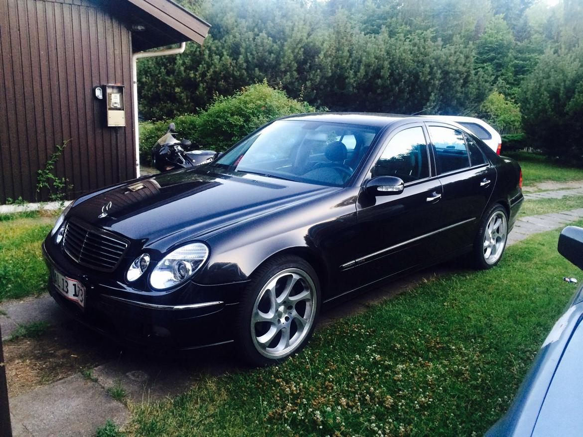 Mercedes Benz 211 billede 2