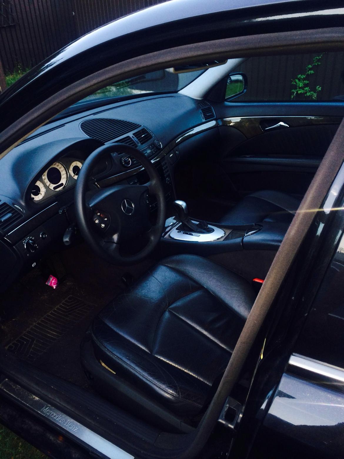 Mercedes Benz 211 billede 3