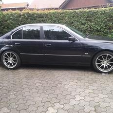 BMW 523i