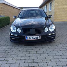 Mercedes Benz W211 E320 cdi V6 faceliftet AMG 