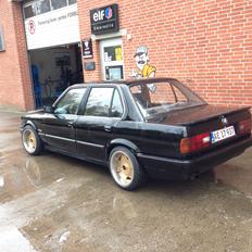 BMW 320i E30