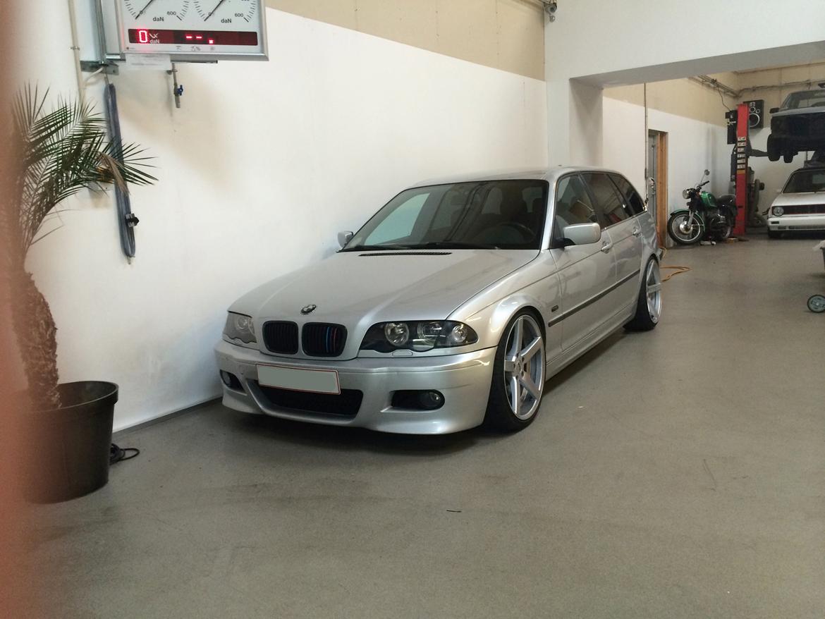 BMW 330D Touring billede 3