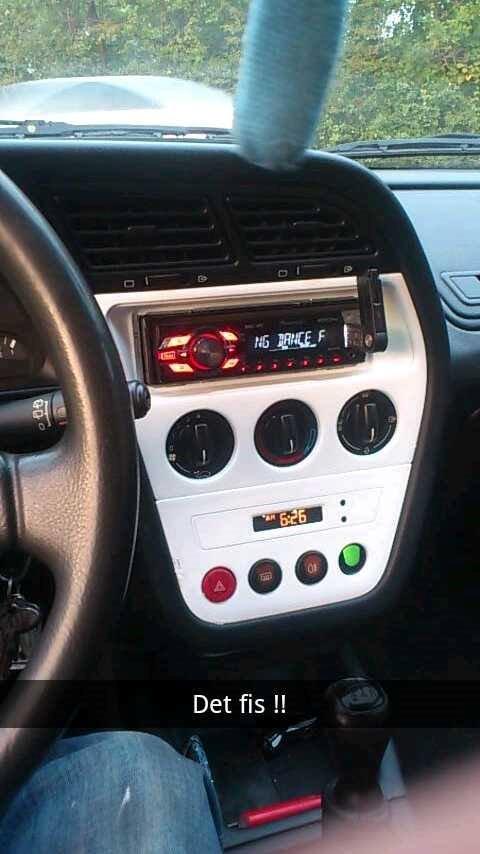 Peugeot 306 xs solgt  - det ikke den afspiller der sidder i mere billede 10