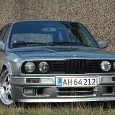 BMW E30 325i Touring M-Technic 2