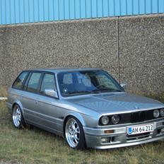 BMW E30 325i Touring M-Technic 2