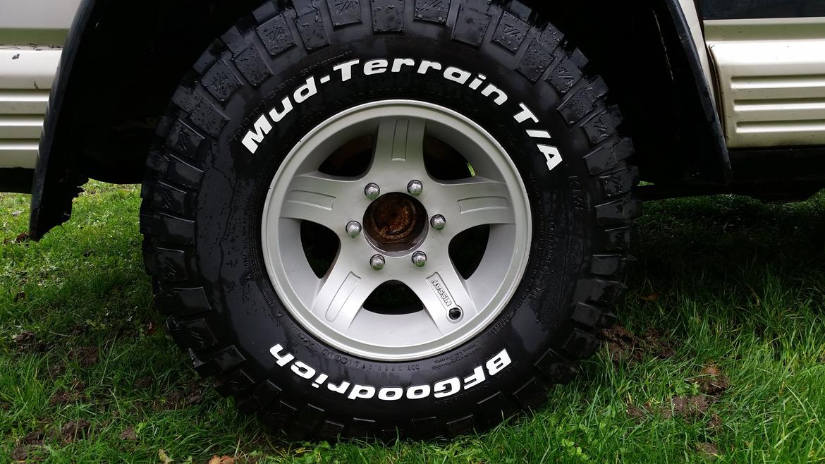 Nissan Patrol GR Y60 - Wee, endelig nogle dæk der kan trække traileren på en våd græsplæne. billede 18