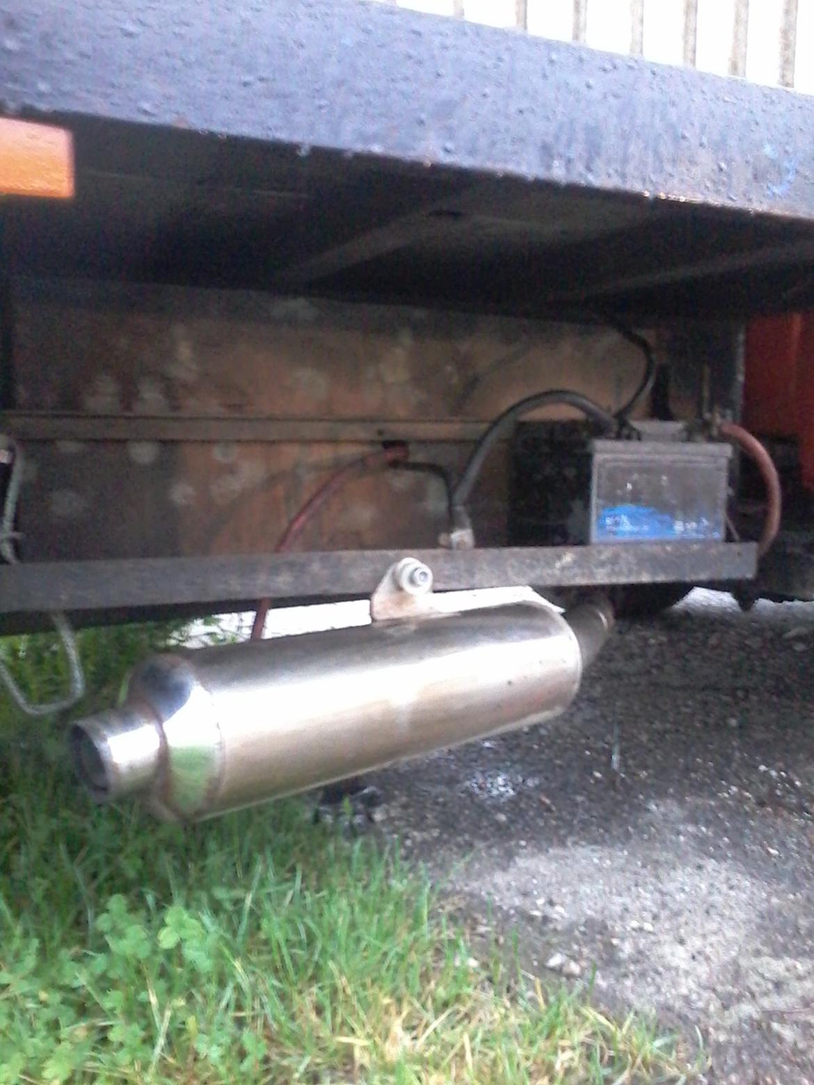 Mercedes Benz hanomag - suzuki gsx 750r udstødning. billede 2