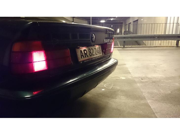 {{currentPhoto.altText}} billede {{currentPhoto.number}}