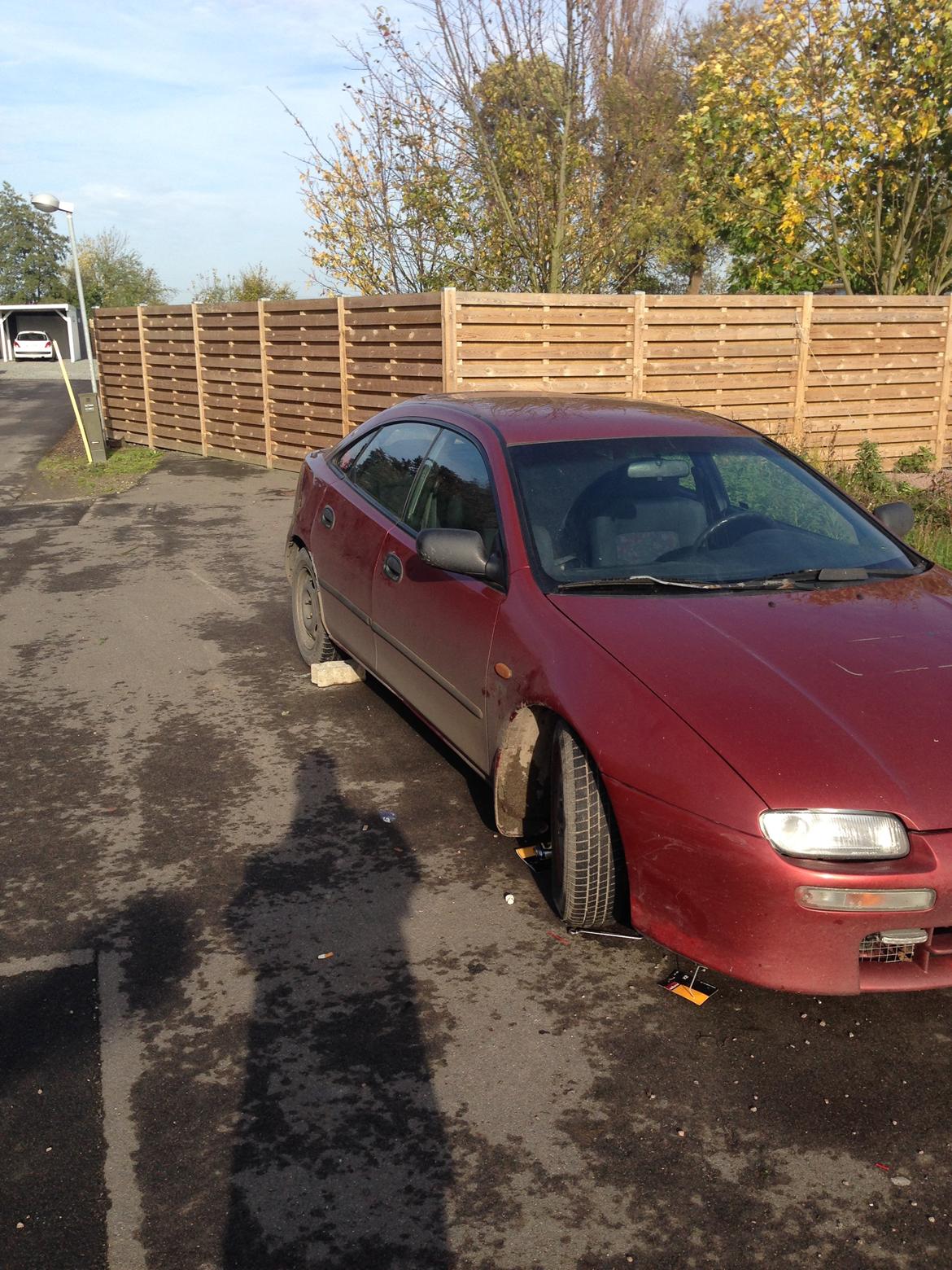 Mazda 323F sold billede 4