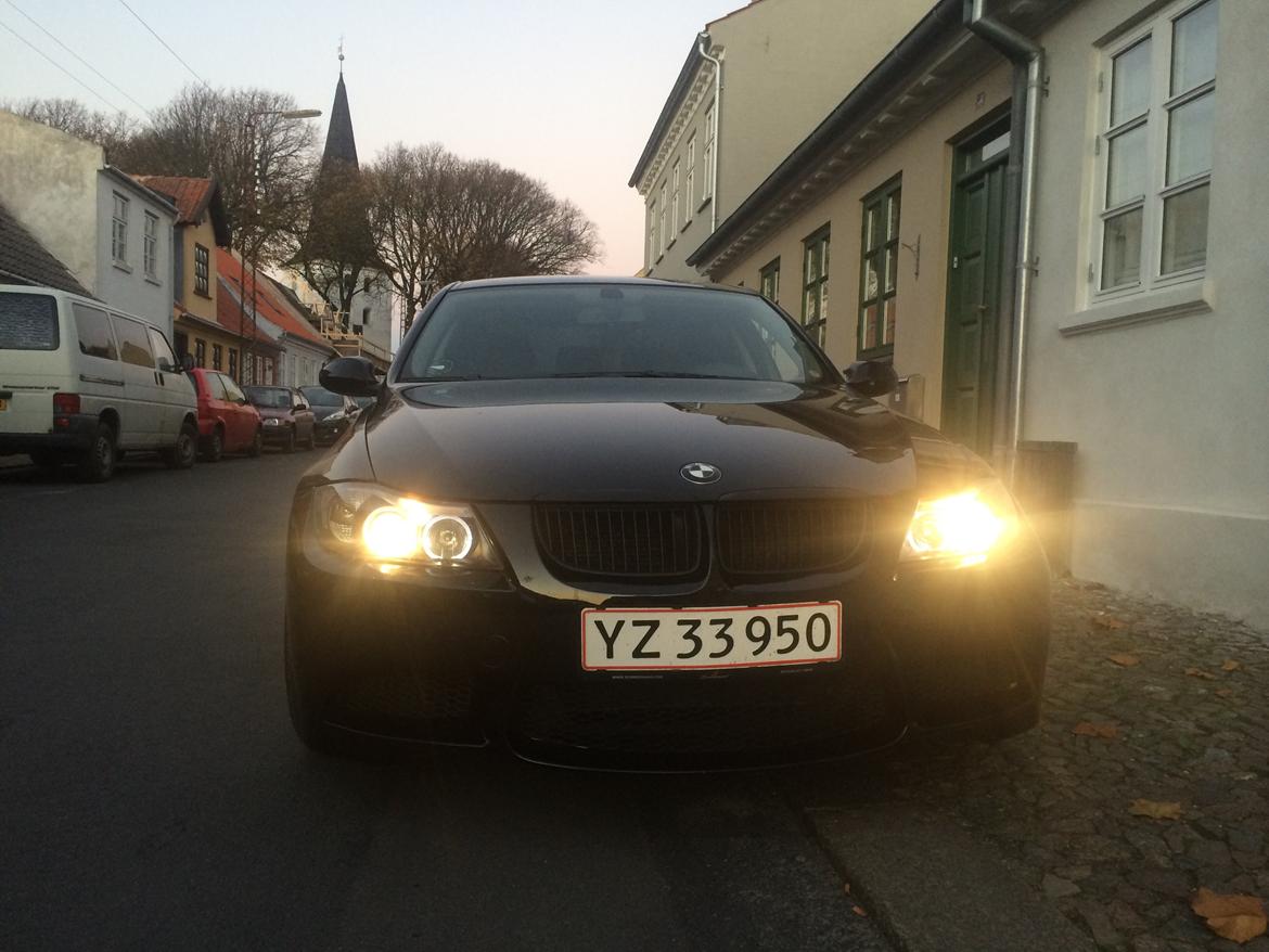 BMW 320i E90 billede 1
