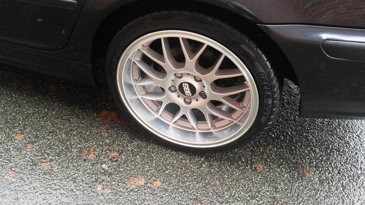 BMW E46 320i - Super sprøde 18" BBS GT alufælge med en lækker bred blankpoleret kant billede 17