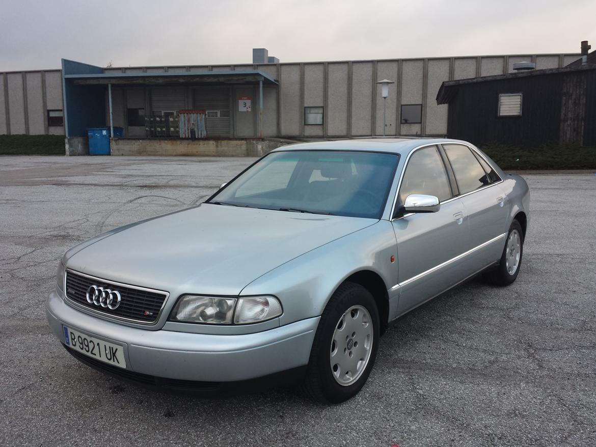 Audi A8 4.2 V8 Quattro billede 1