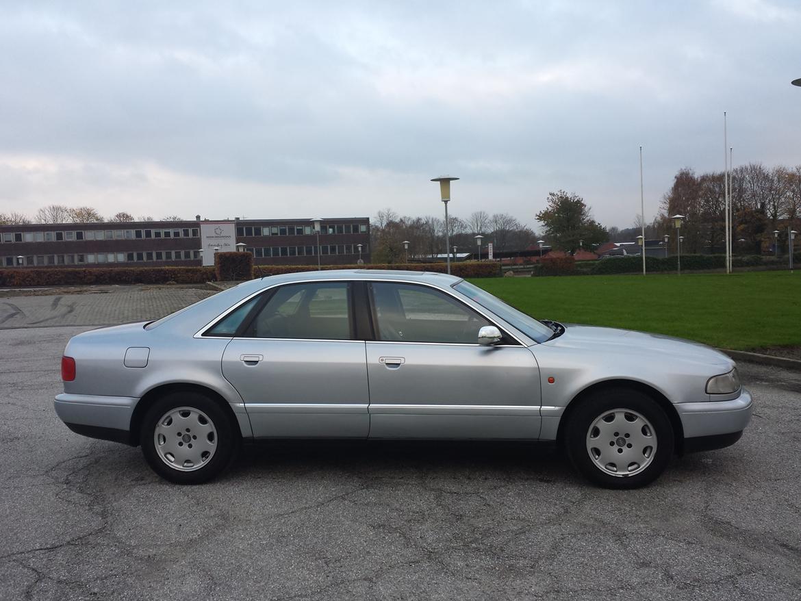 Audi A8 4.2 V8 Quattro billede 3