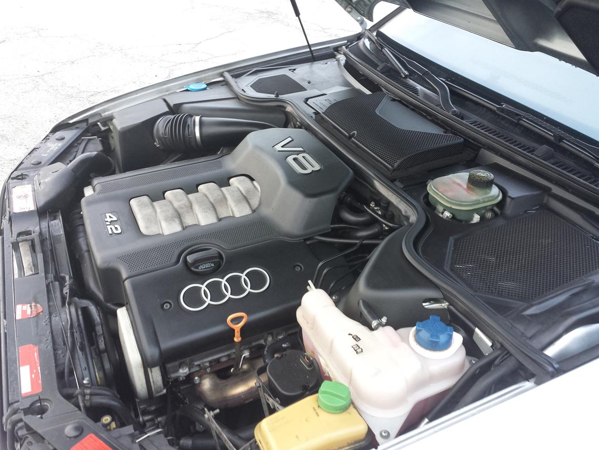 Audi A8 4.2 V8 Quattro billede 16