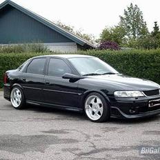 Opel Vectra B*Den sorte*