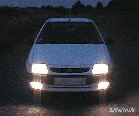 Citroën saxo 1.4i SX - aftenfoto af min Sax, taget i sommeren 03 på en øde landevej. billede 1