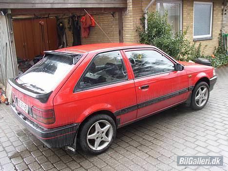 Mazda 323 bf  - Så kom alu-fælgene på. billede 1