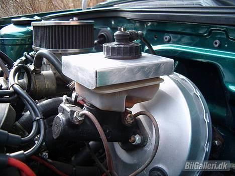 VW polo 2 steilheck - bremsefor stærker malet sølv og beholder skjult med en rustfri bukket plade billede 7